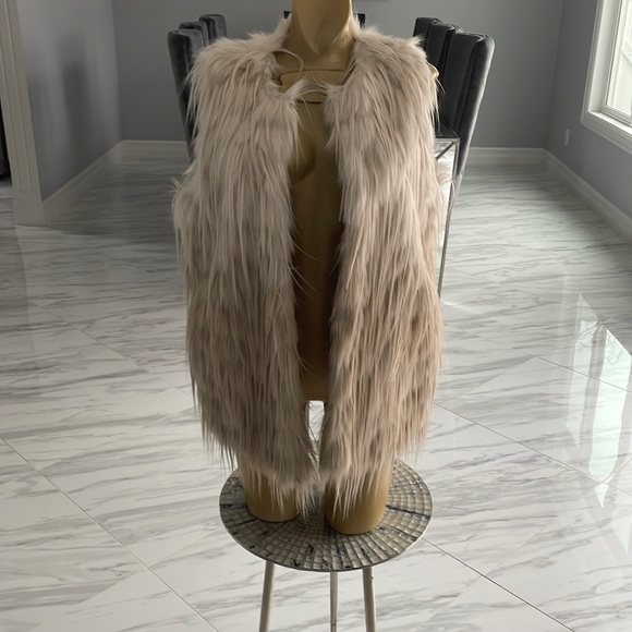 Dolce Cabo Faux Fur Women Vest Size Medium - Picture 1 of 8
